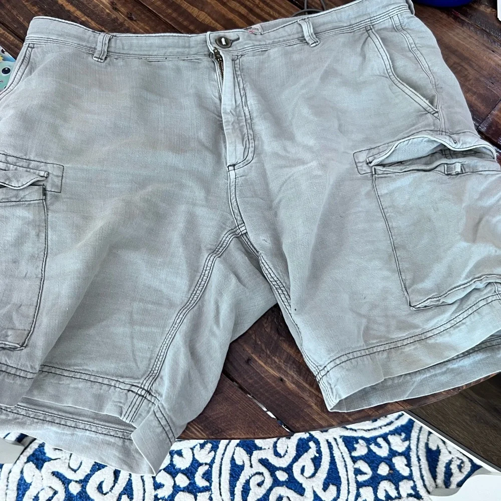 Men's Faherty Size 34-36 waist Gray Cargo Shorts with Relaxed Fit 8